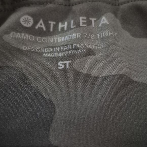 Athleta Women's Small Tall Black Camo Contender 7/8 Leggings EUC Pockets - Picture 5 of 11
